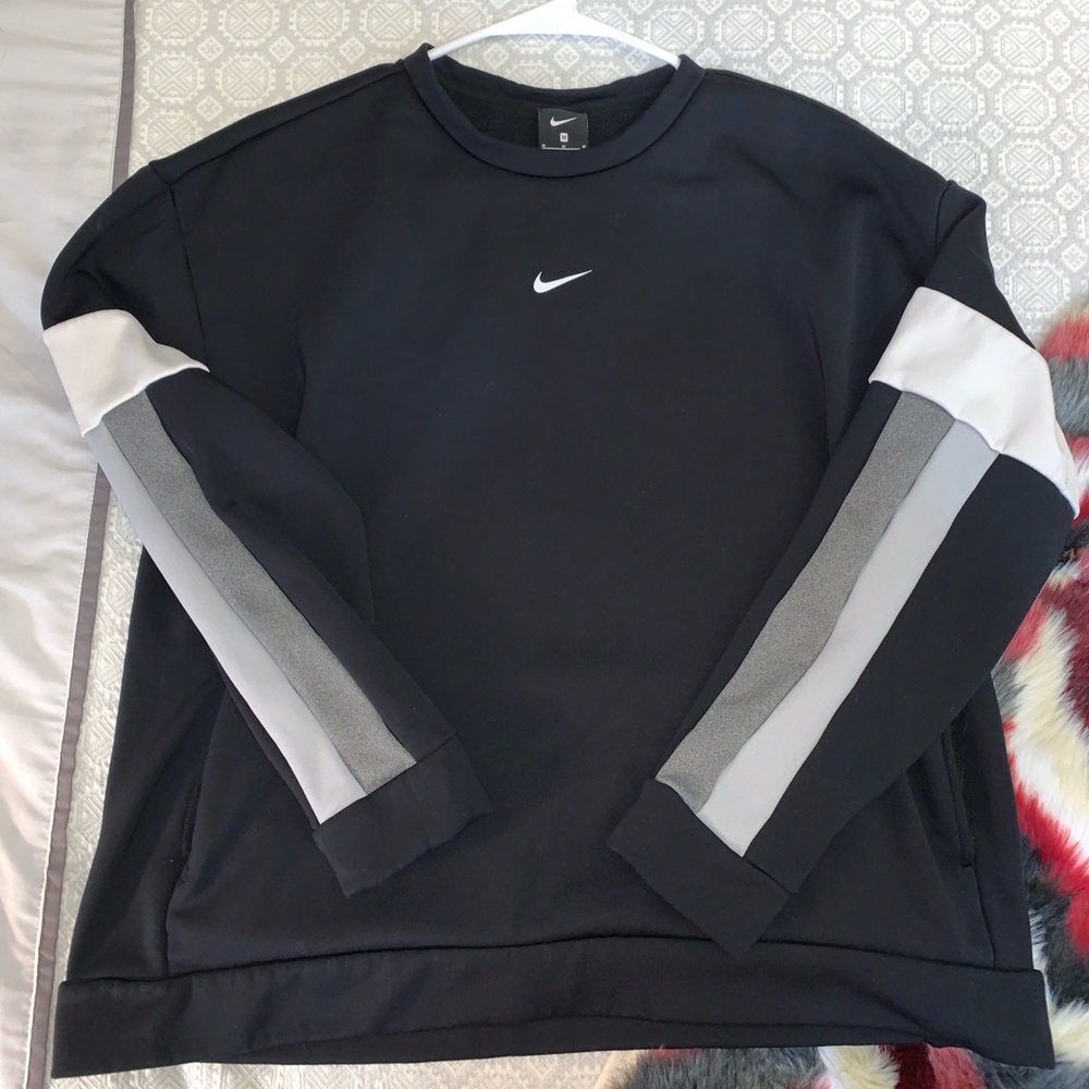 Nike Women’s black therma long sleeve crew neck - Picture 3 of 4